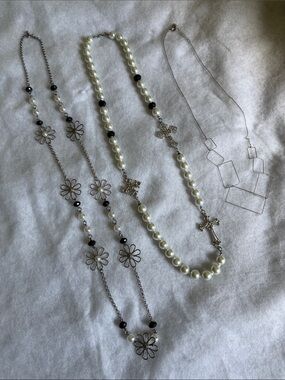 3 Necklaces: Classic Pearl and Cross Necklace in White and Black